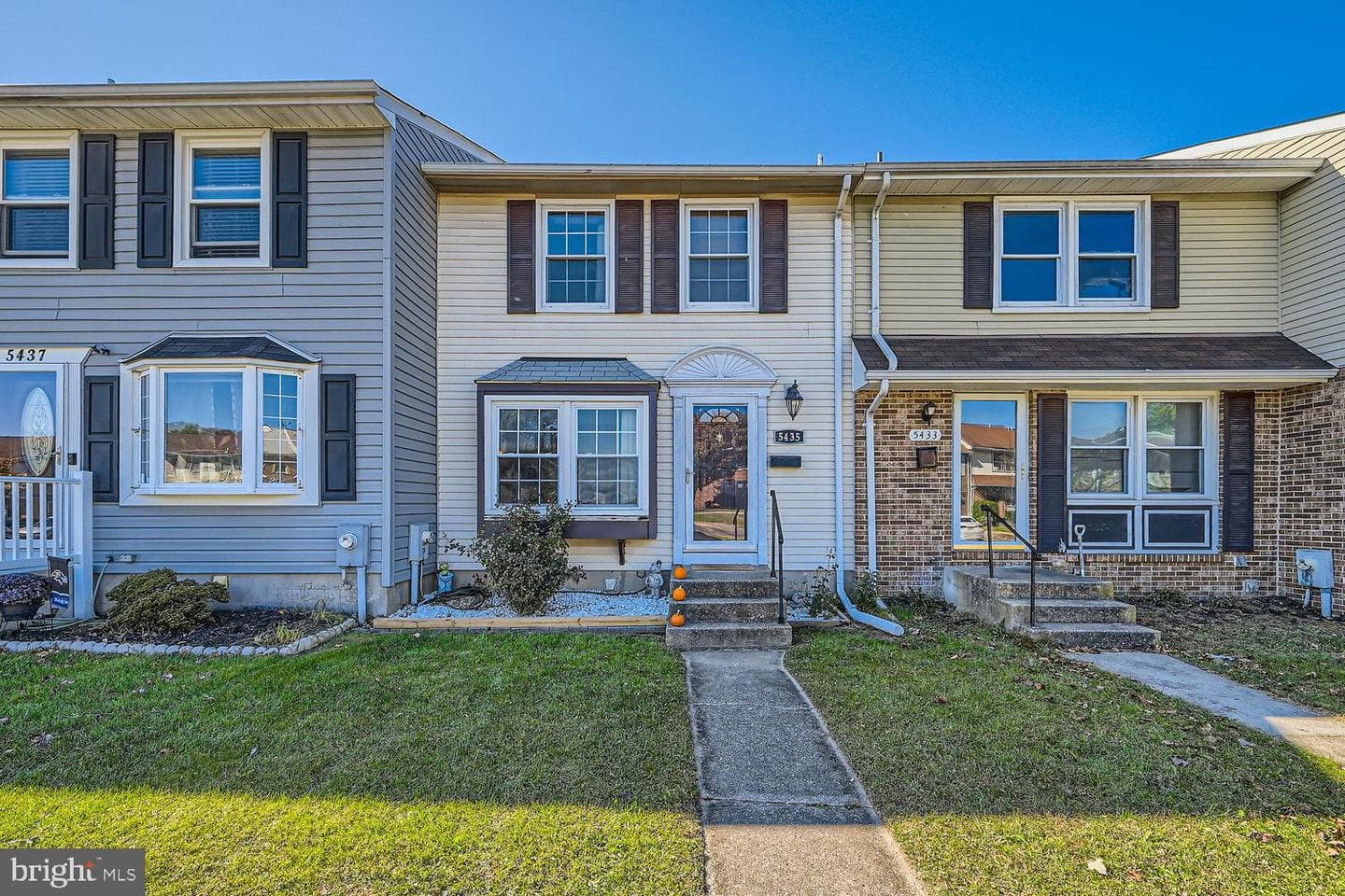 5435 King Arthur Circle photo 1