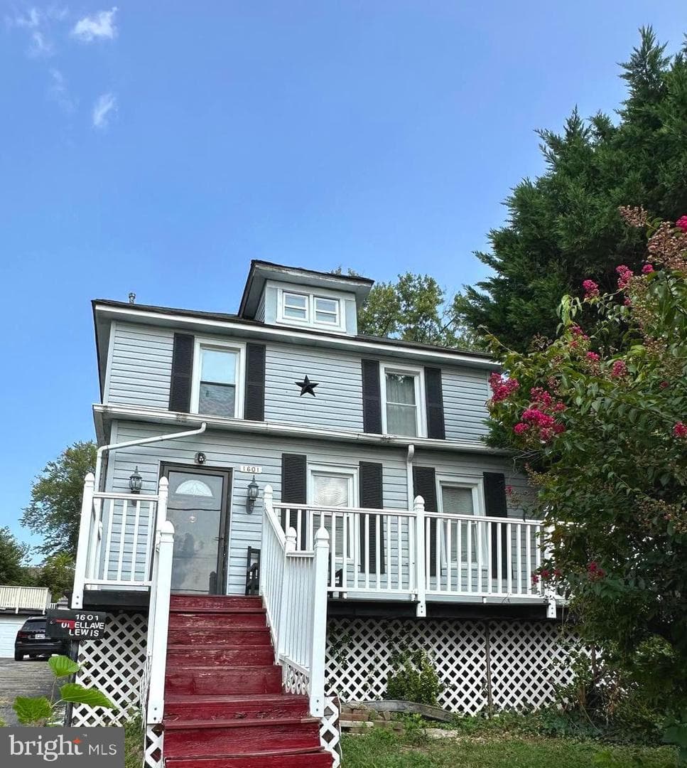 1601 Odell Avenue photo 1
