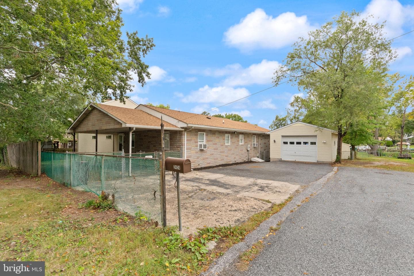 2424 Suncrest photo 1