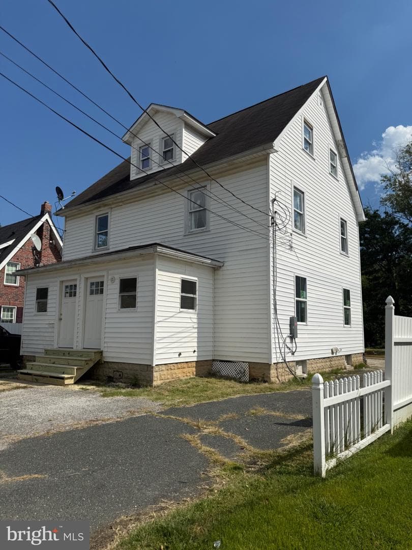 2125 Oakland Road photo 1