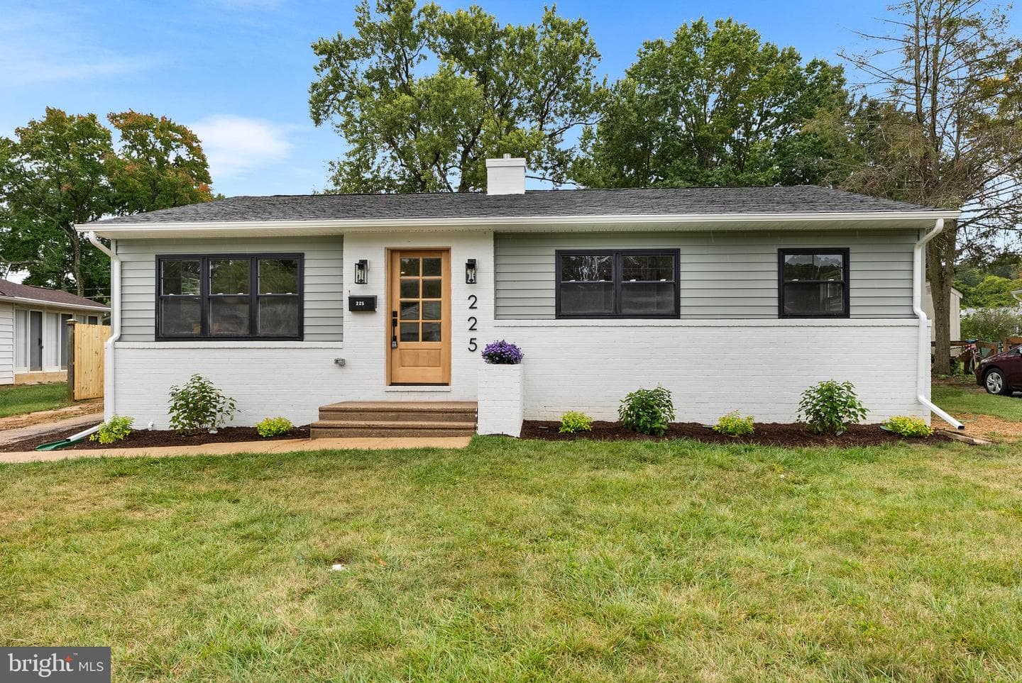 225 Quaker Ridge Road photo 1