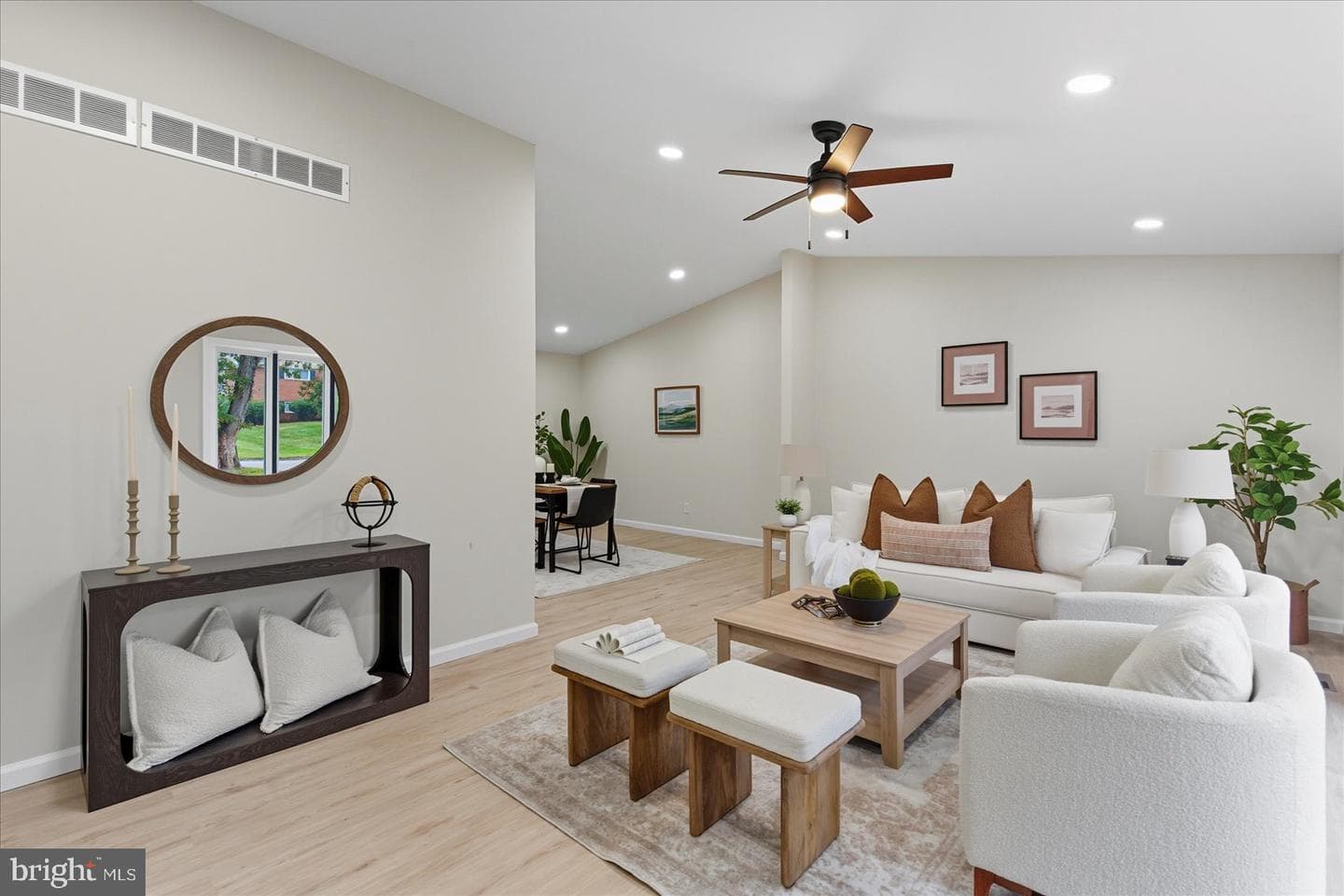 11 Oak Hollow Court photo 1