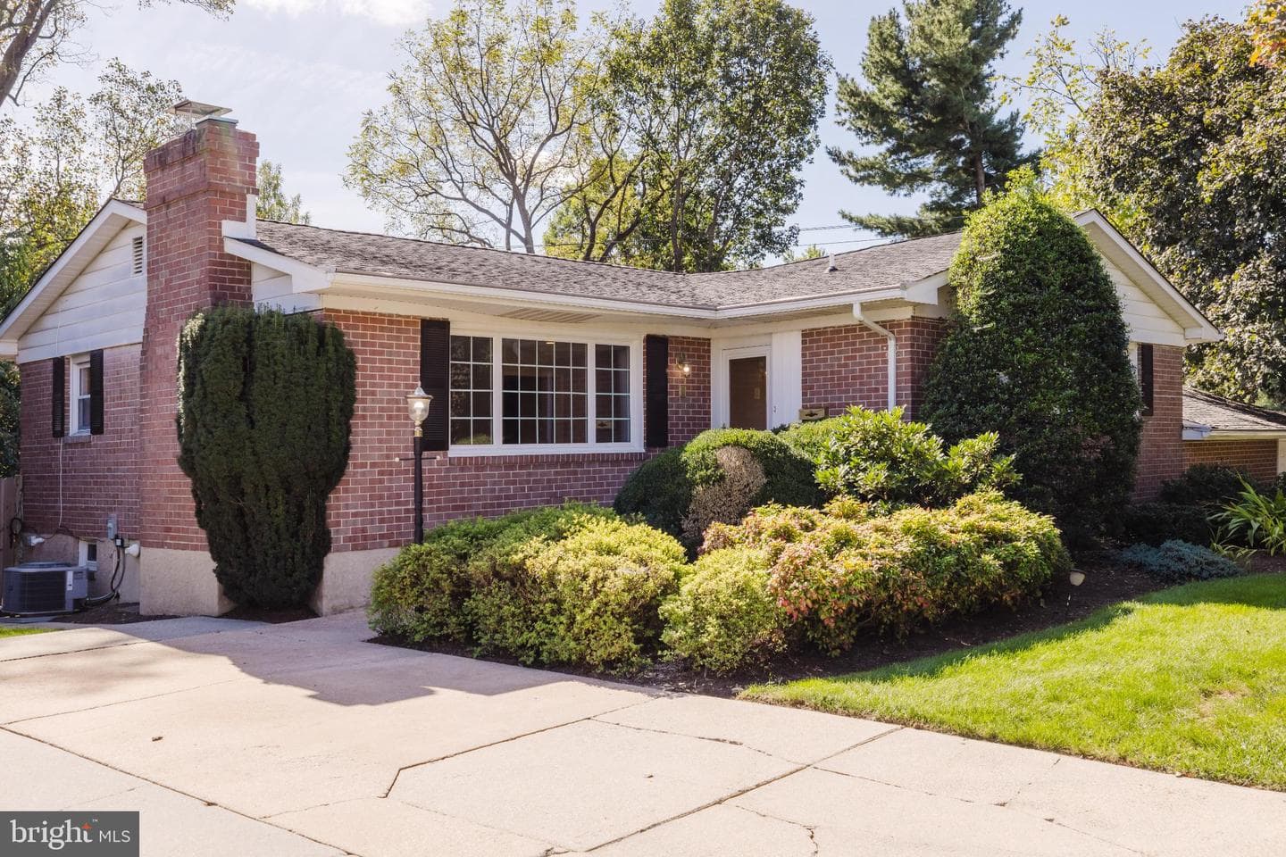 201 Chantrey Road photo 1
