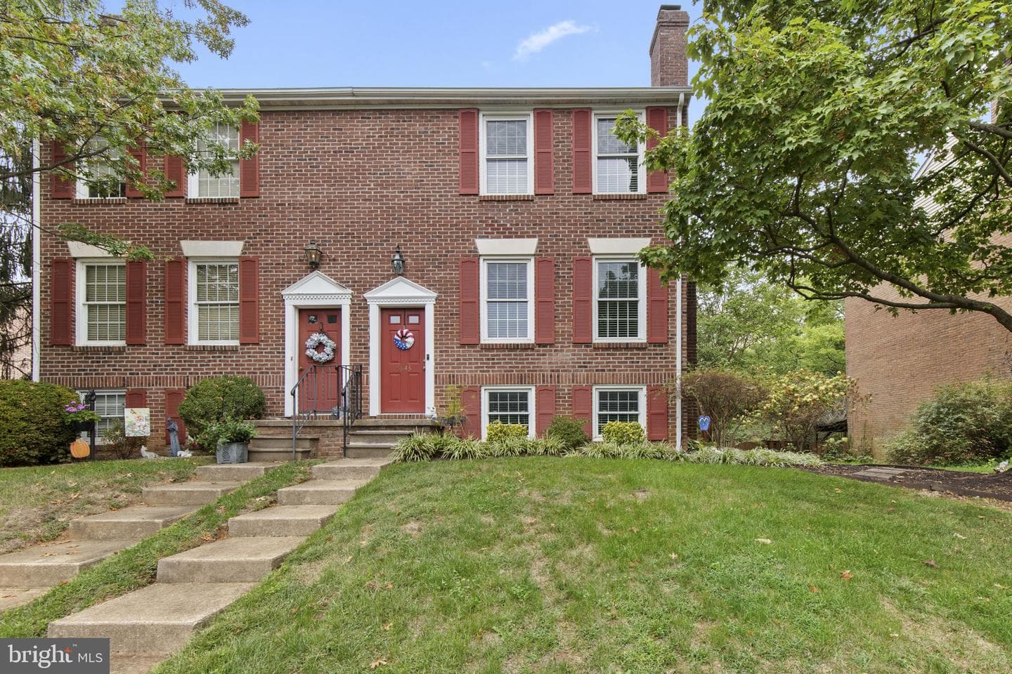 5843 Richardson Mews Square photo 1