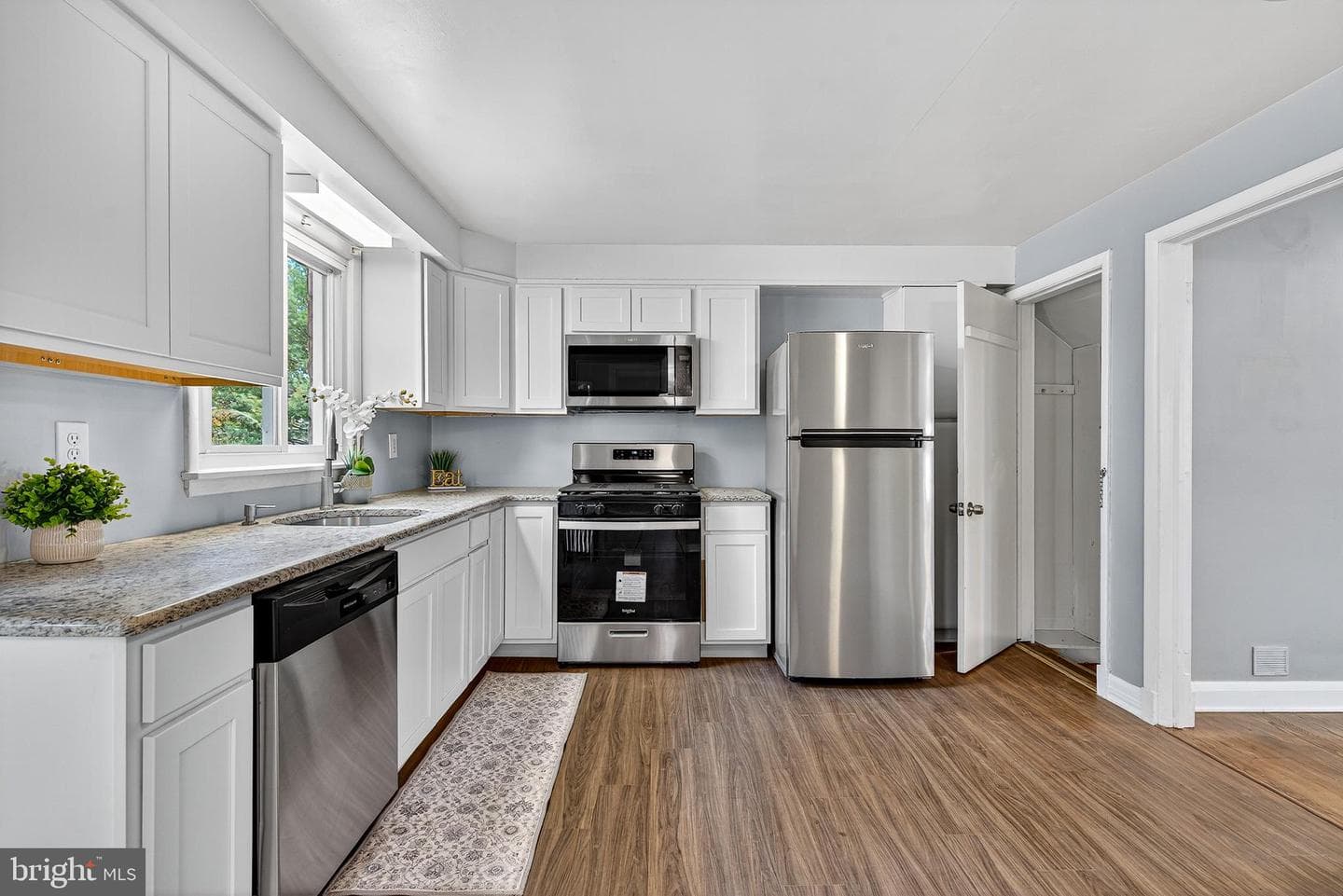 9124 Liberty photo 1