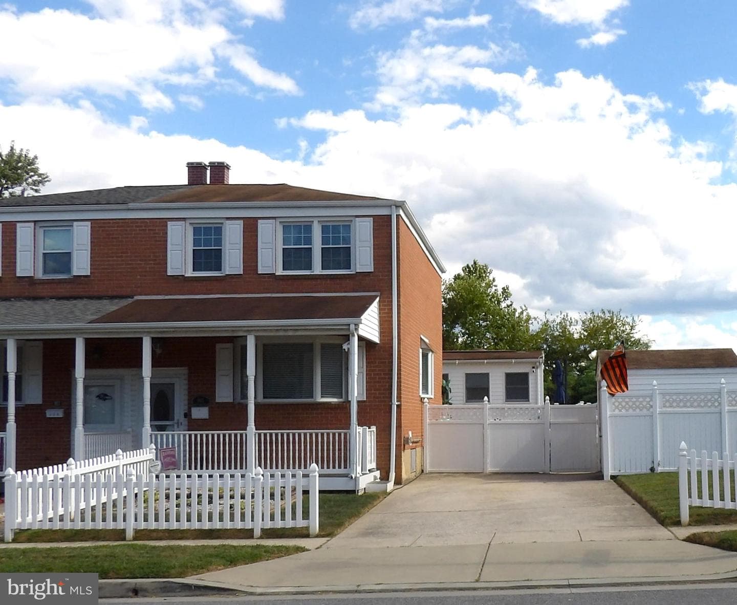901 Grovehill Road photo 1
