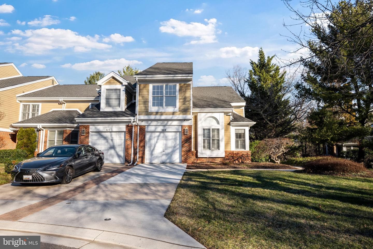 124 River Oaks Circle photo 1