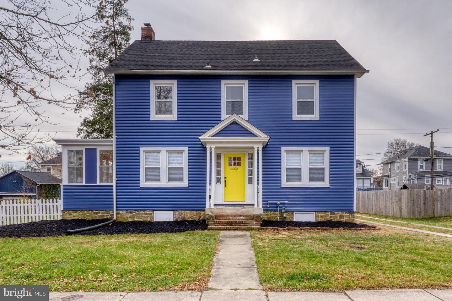 606 Aldershot Road photo 1