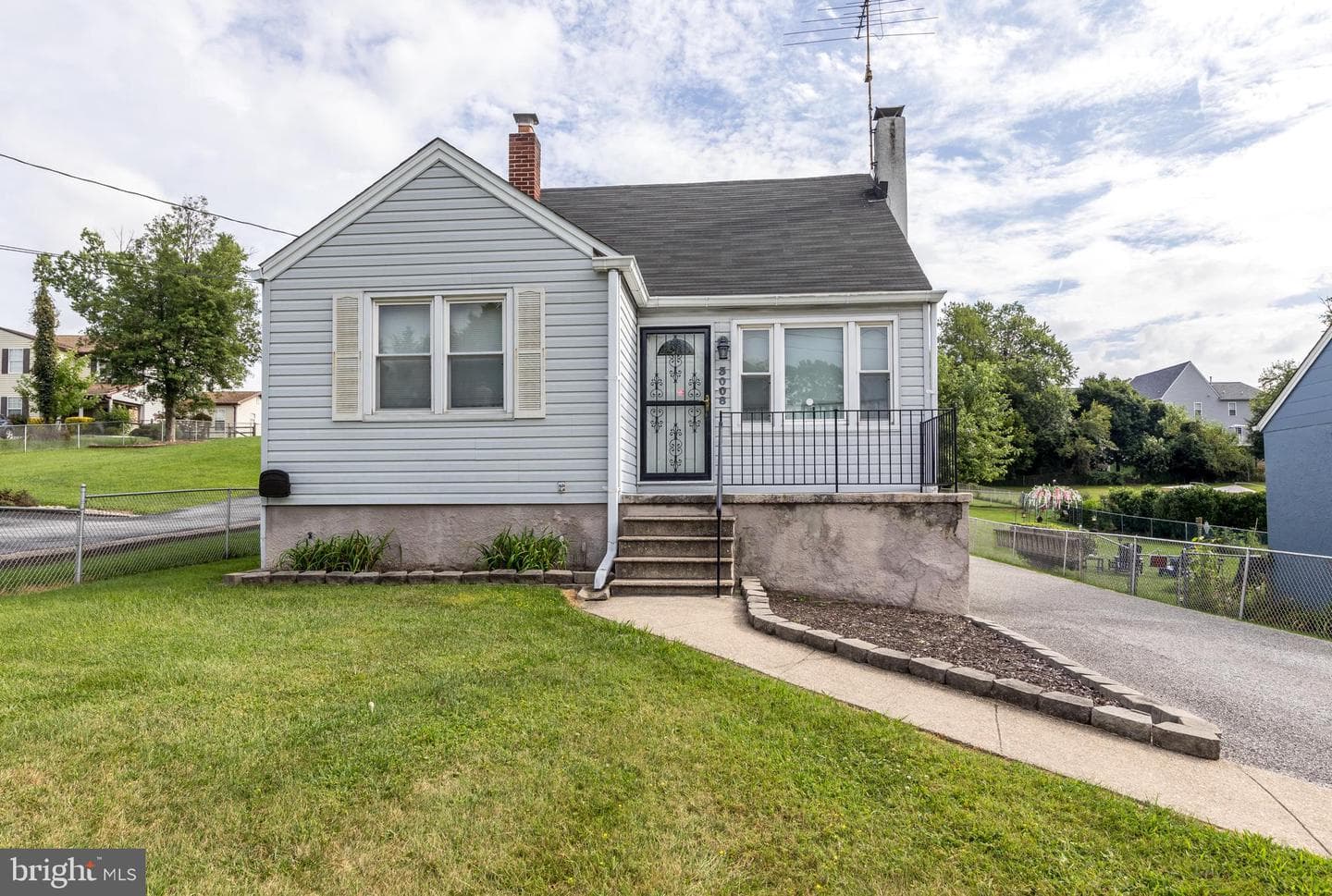 3008 Summit Avenue photo 1