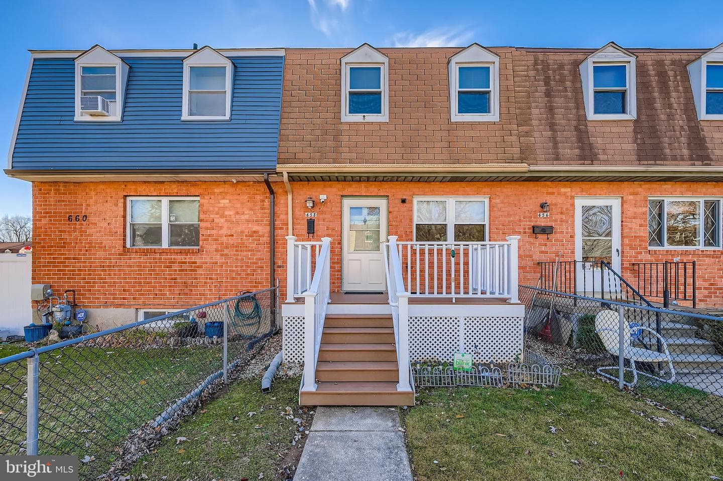 658 Kingston Road photo 1