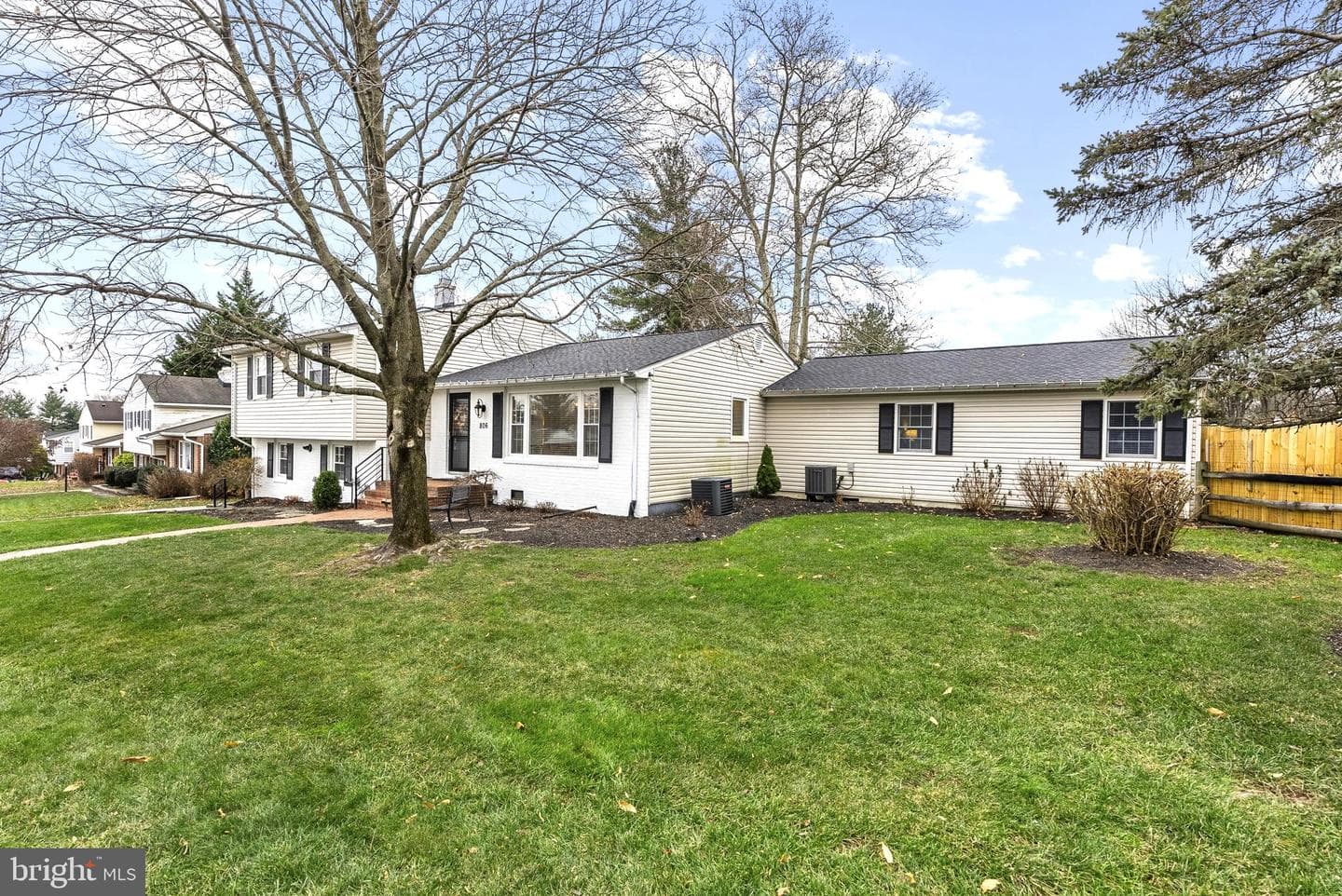 806 Jamieson Road photo 1