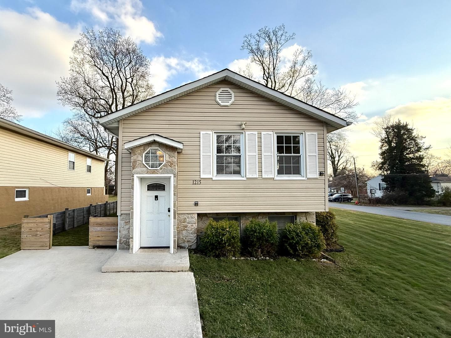 1215 Kent photo 1