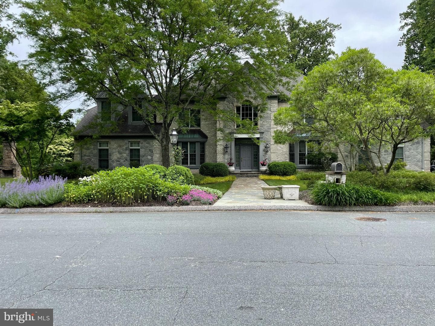 7 Hambleton Court photo 1