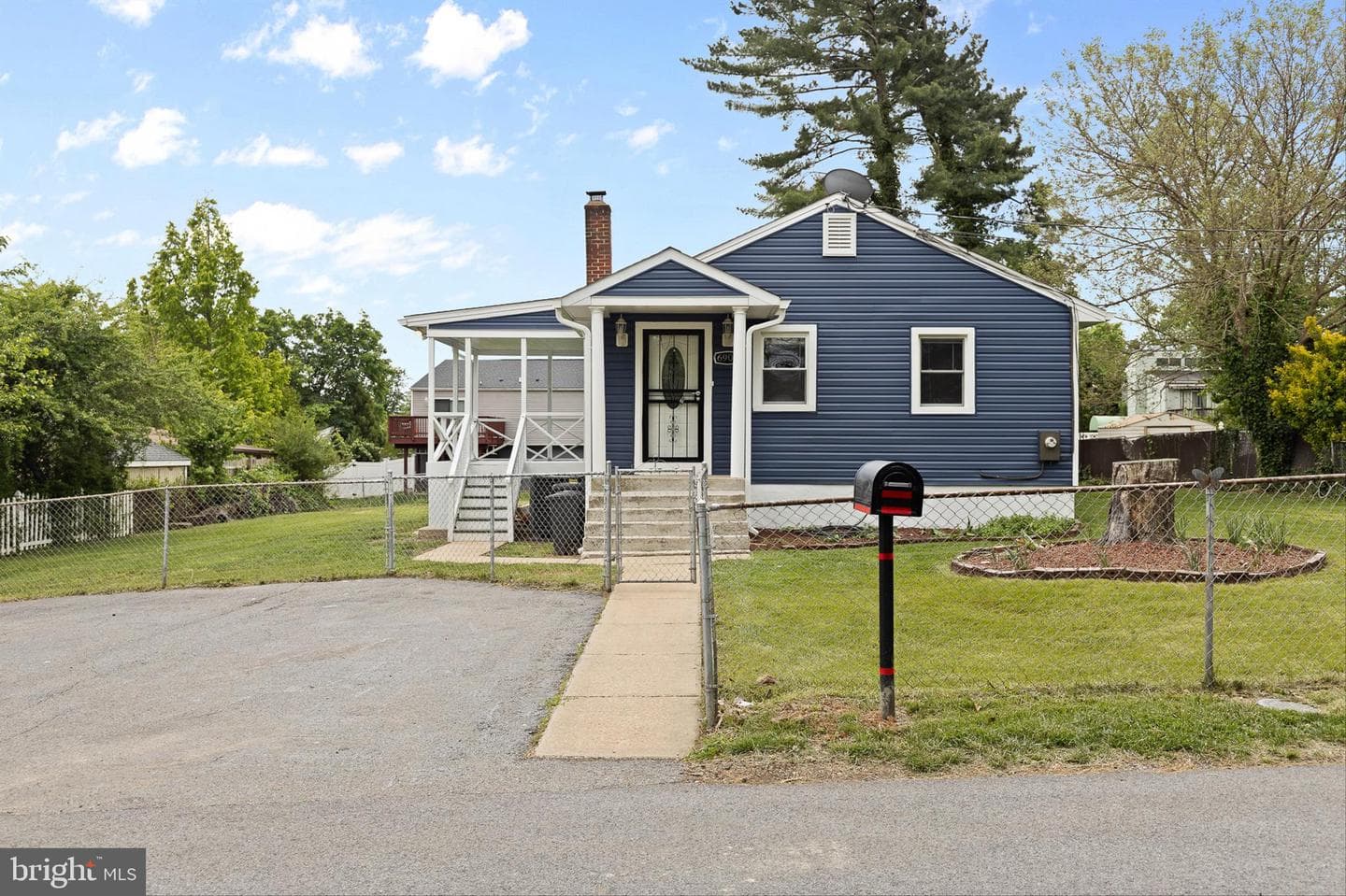 6907 Schissler Avenue photo 1