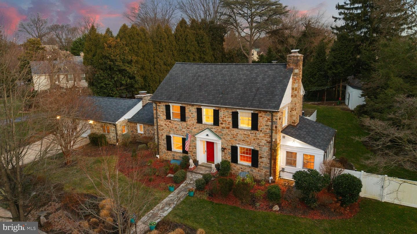101 Thicket Road photo 1