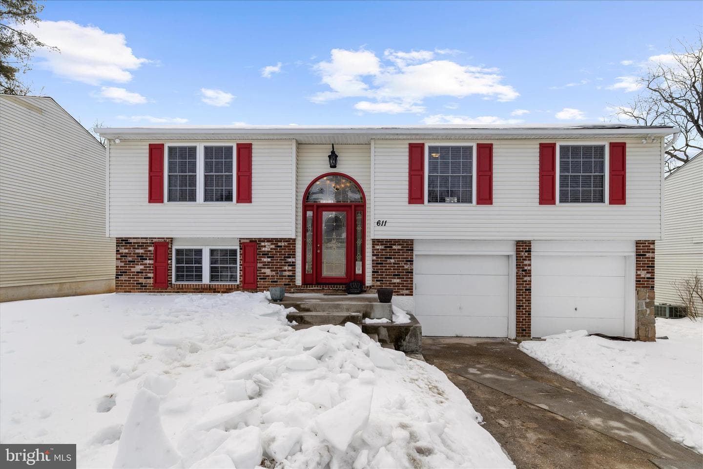 611 Bond Avenue photo 1