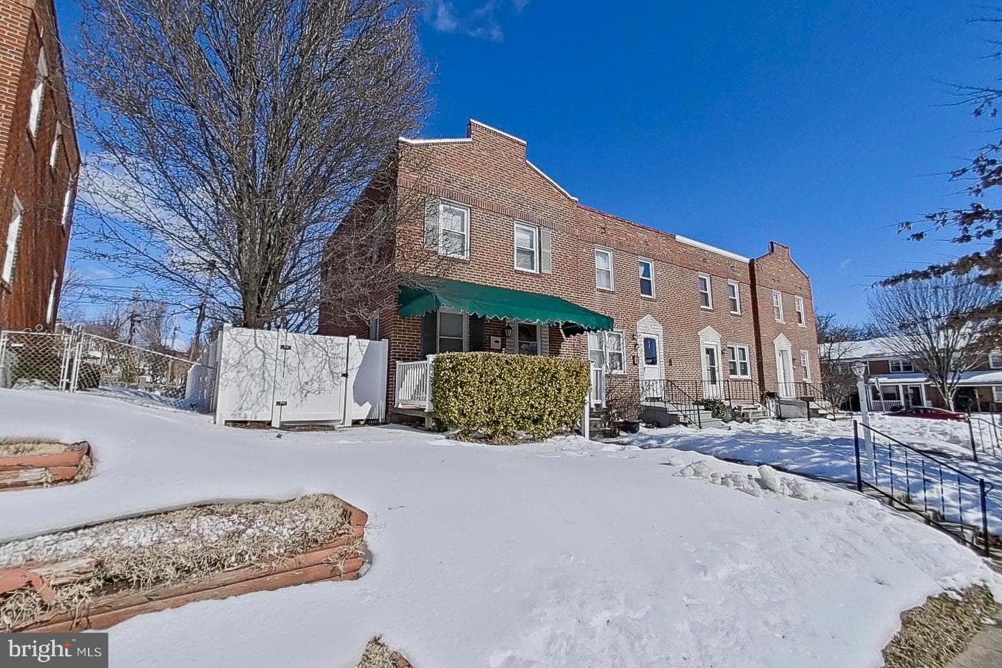 1738 Redwood photo 1