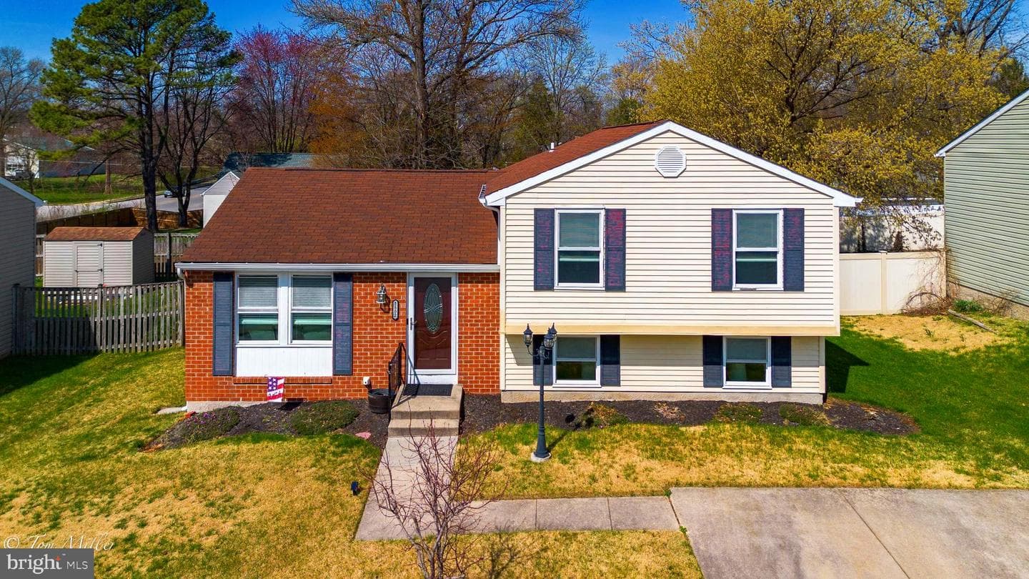 8802 Golden Tree Lane