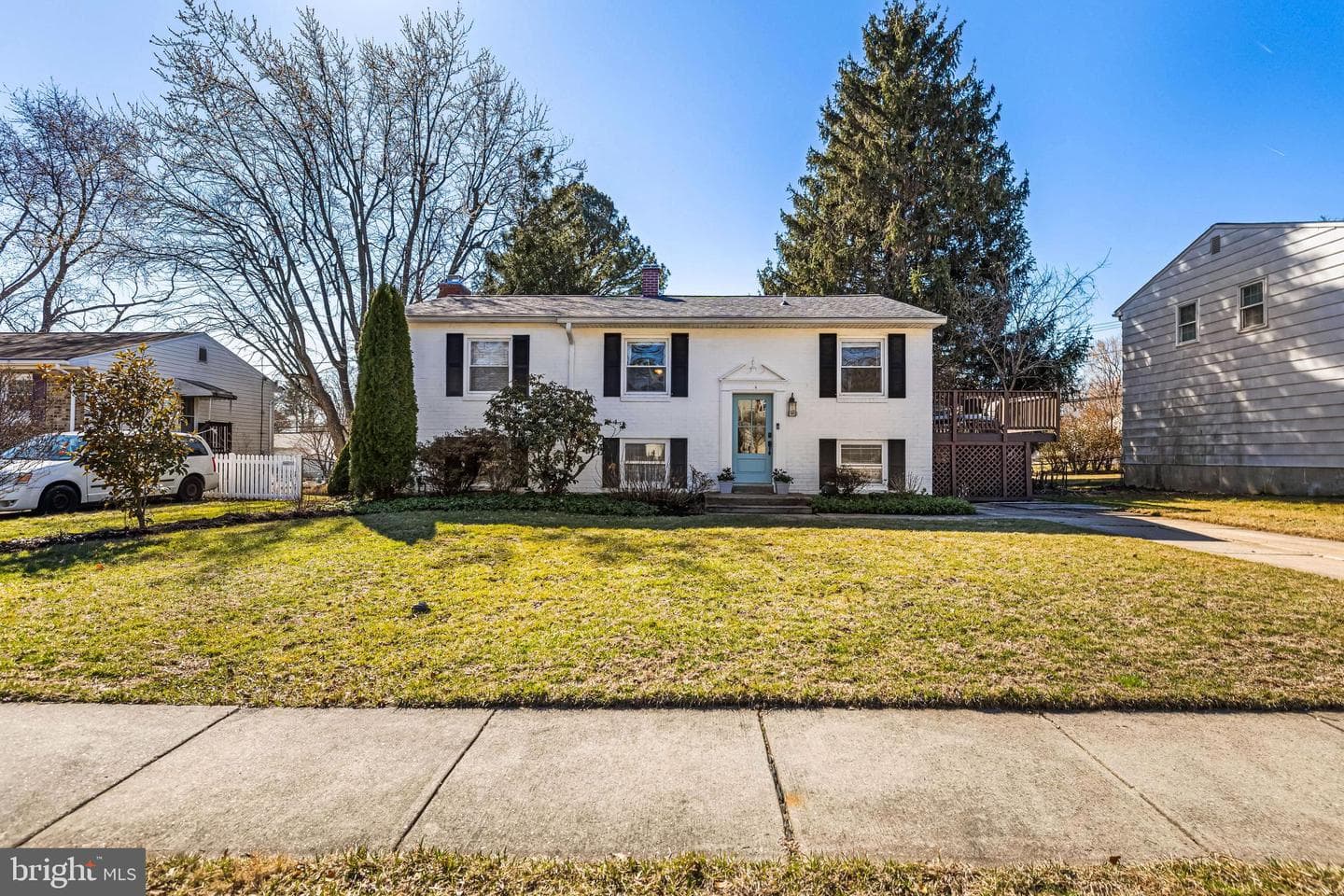 223 Bond Avenue photo 1