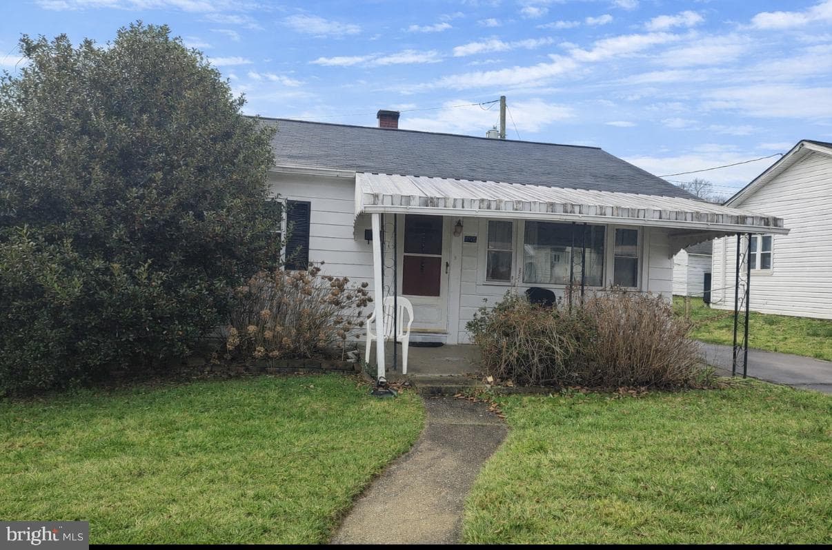1212 Fuselage Avenue photo 1