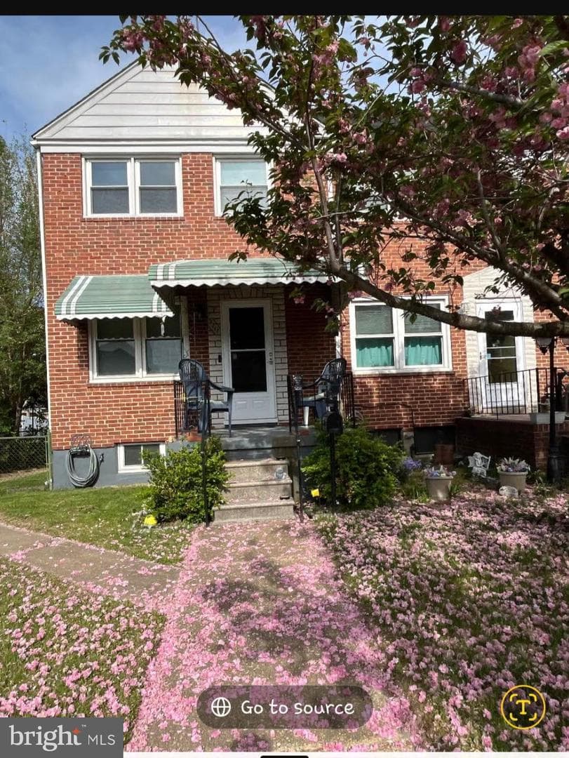 2717 Creston photo 1