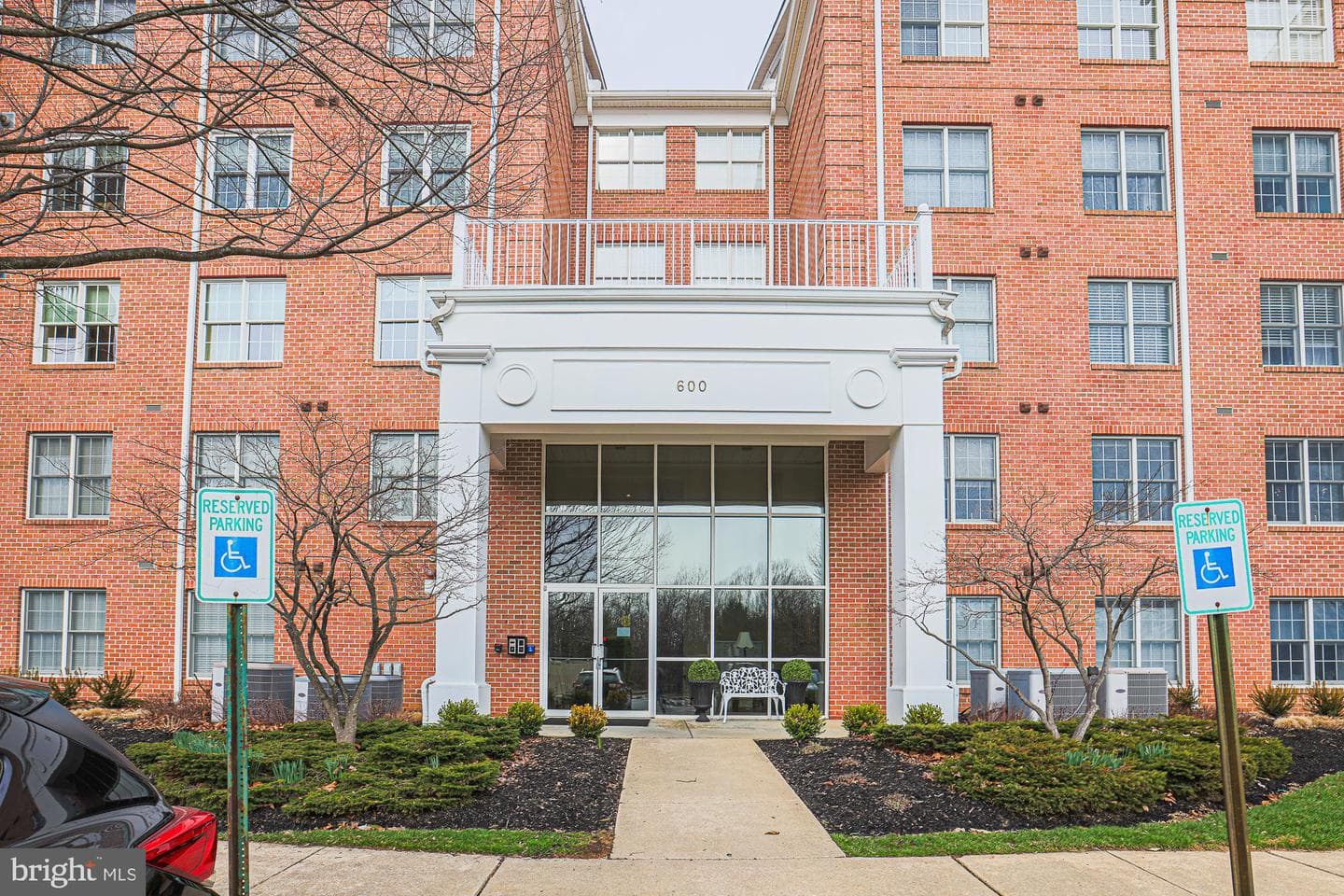 600 Straffan #405 photo 1