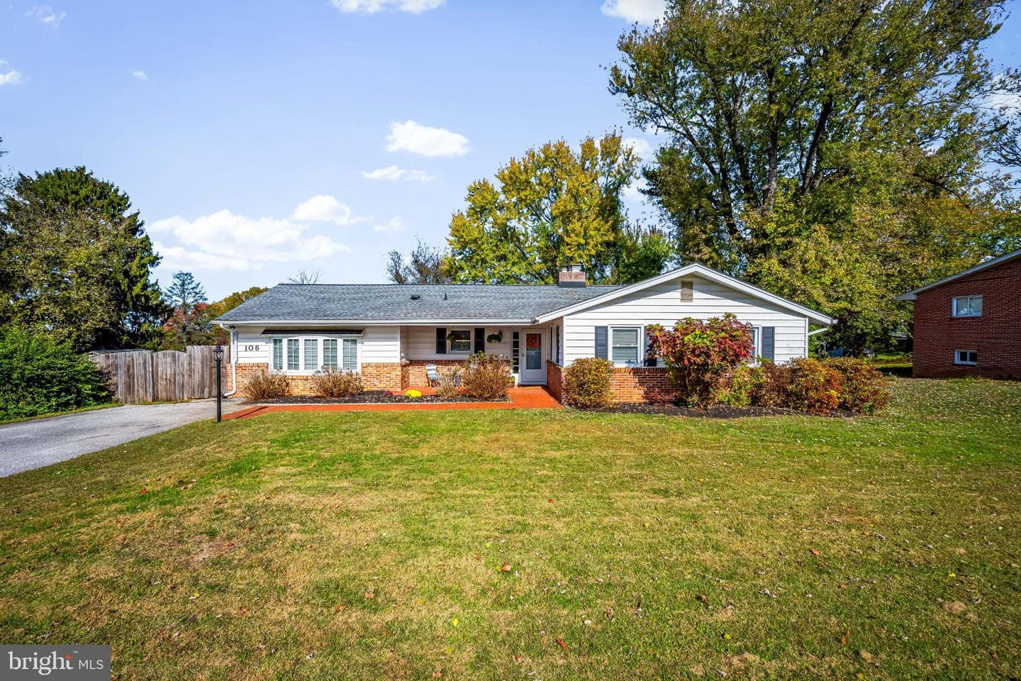 106 Gibbons Boulevard photo 1