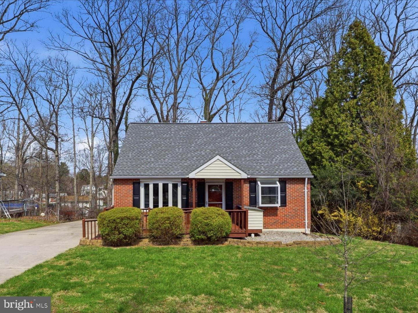 238 Chartley Drive photo 1
