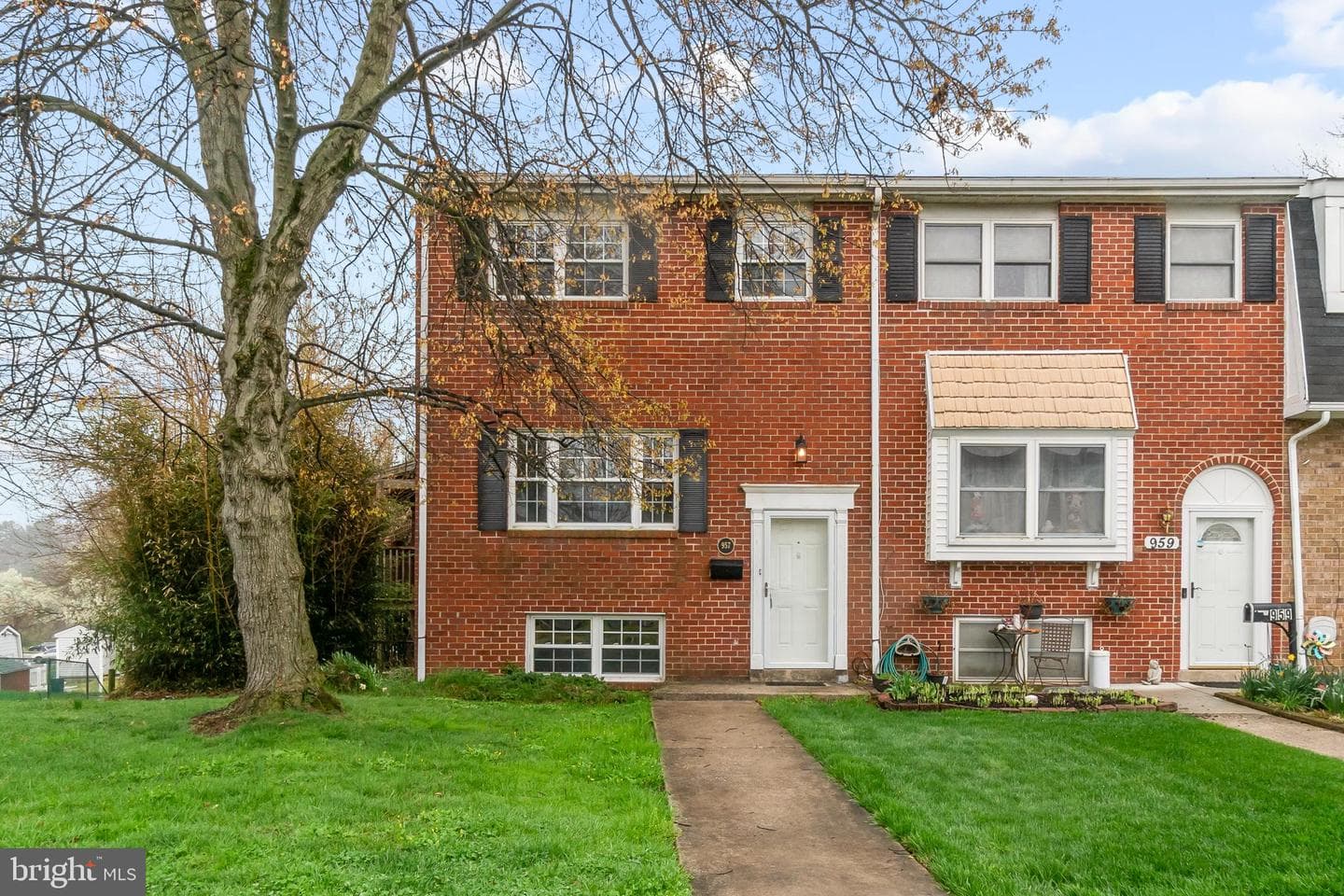 957 Stormont Circle photo 1