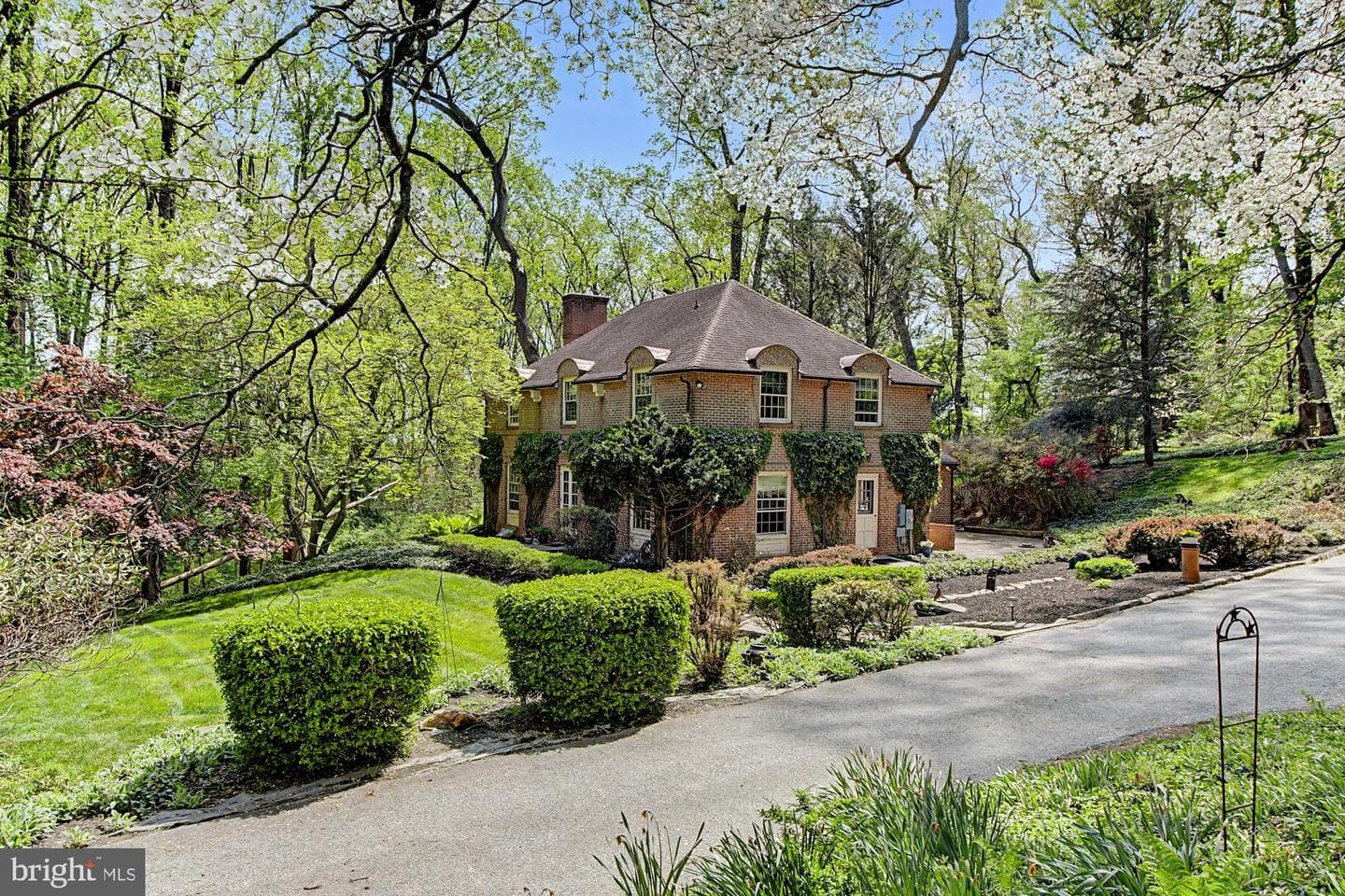1018 Brooklandwood Road photo 1