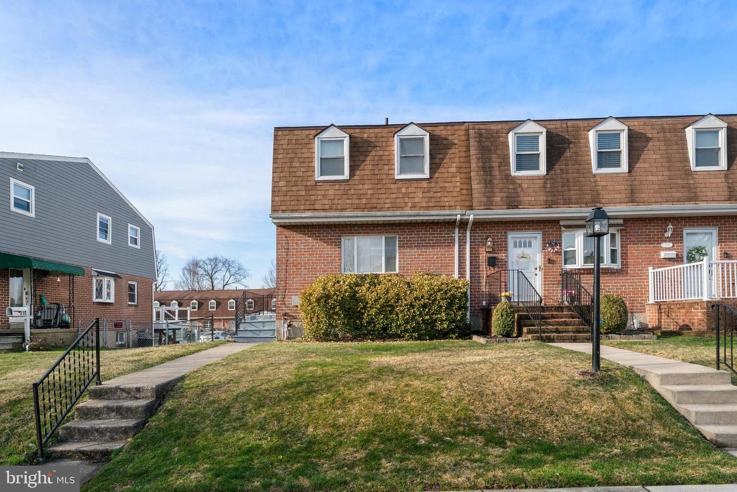 710 Kingston Road photo 1