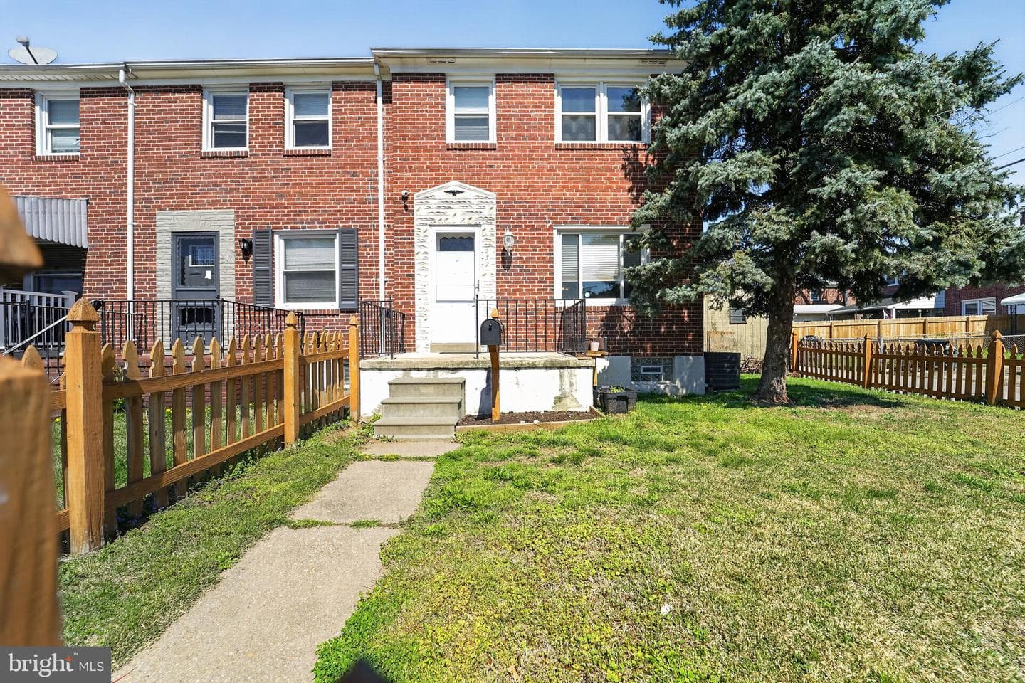 237 Riverthorn Road photo 1