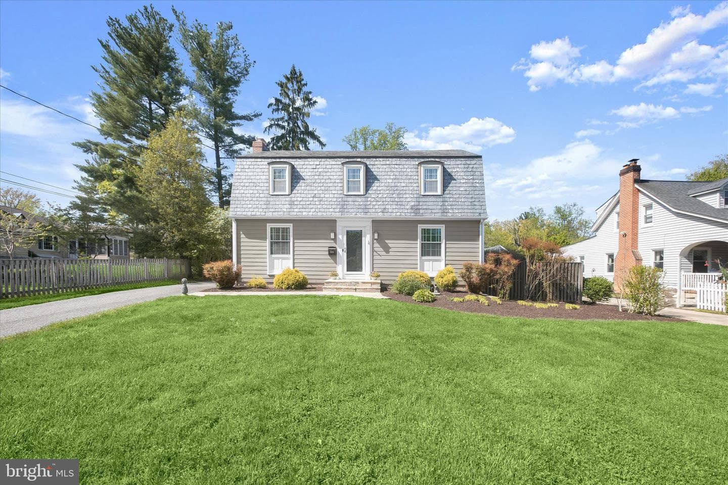 1504 Ivanhoe Avenue photo 1