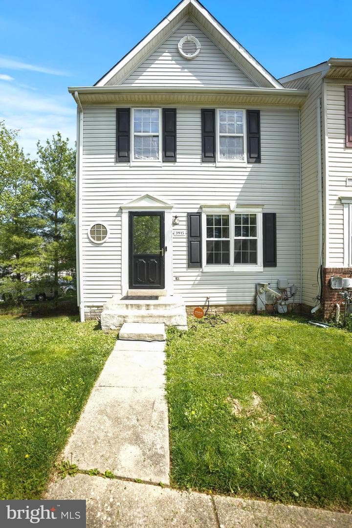 3915 Red Deer Circle
