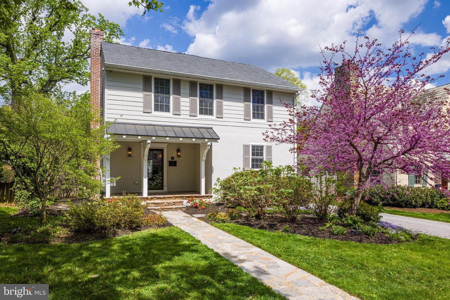 902 Kingston Road photo 1