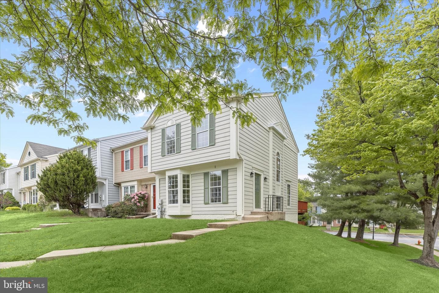 1 Woodhollow Court