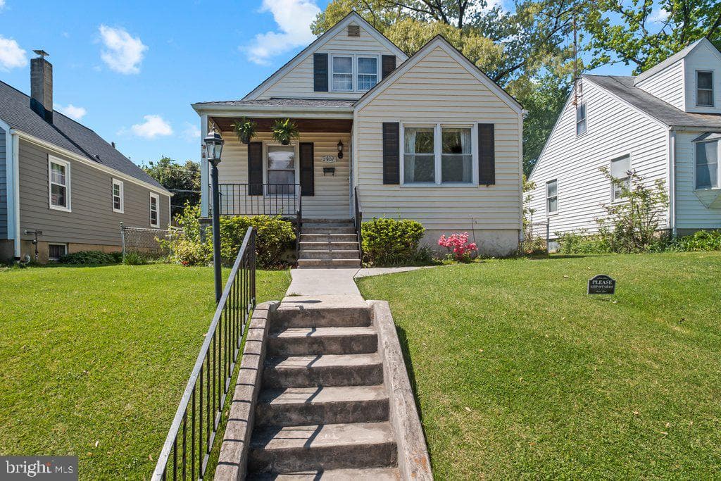2907 Edgewood Avenue photo 1