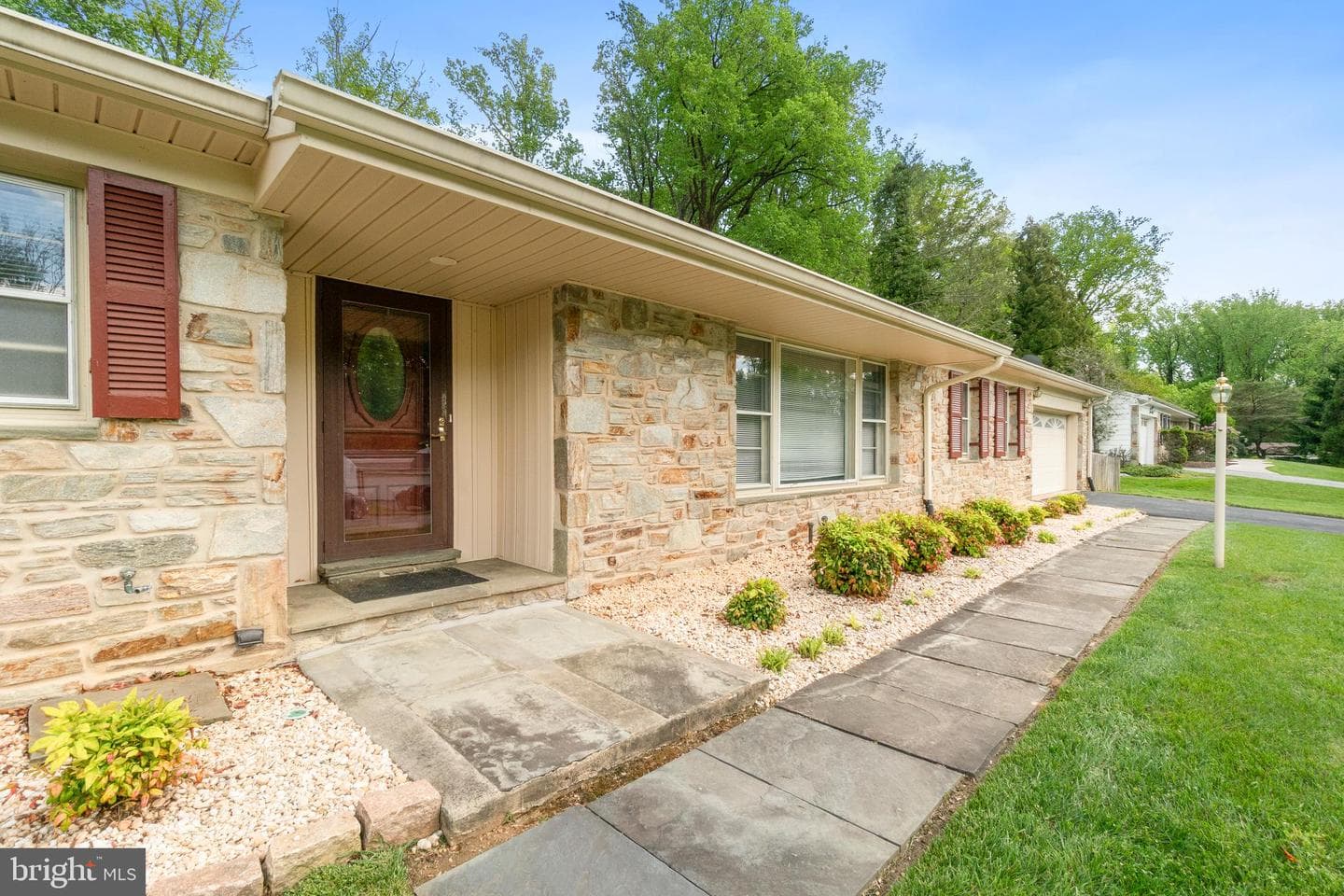 1146 Gypsy Lane E