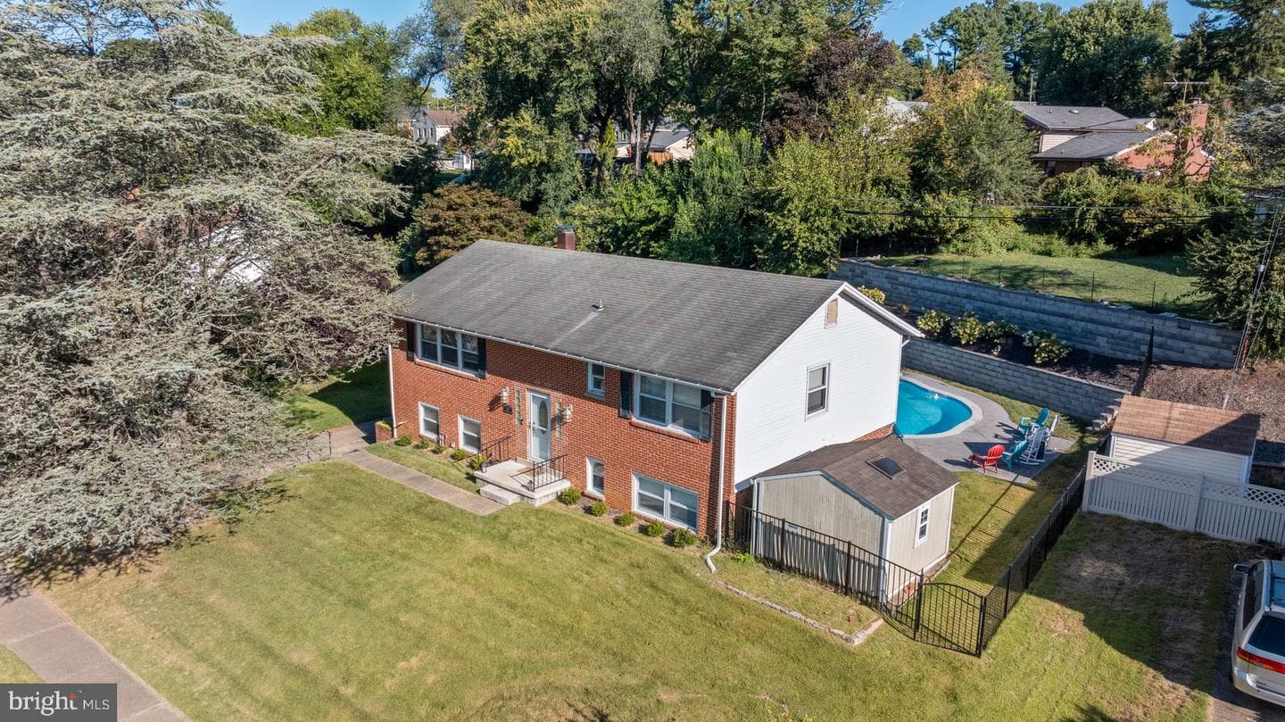910 Crestwick Road