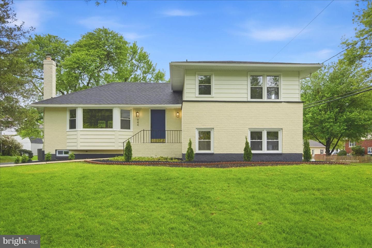 944 Starbit Road photo 1