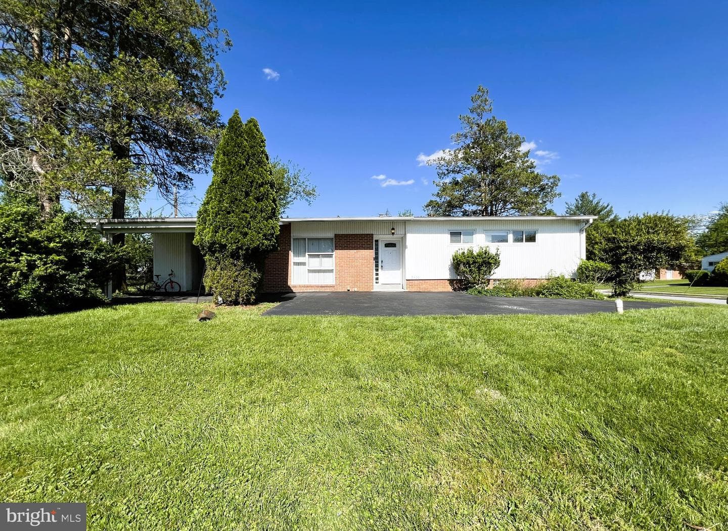2400 Lightfoot Drive