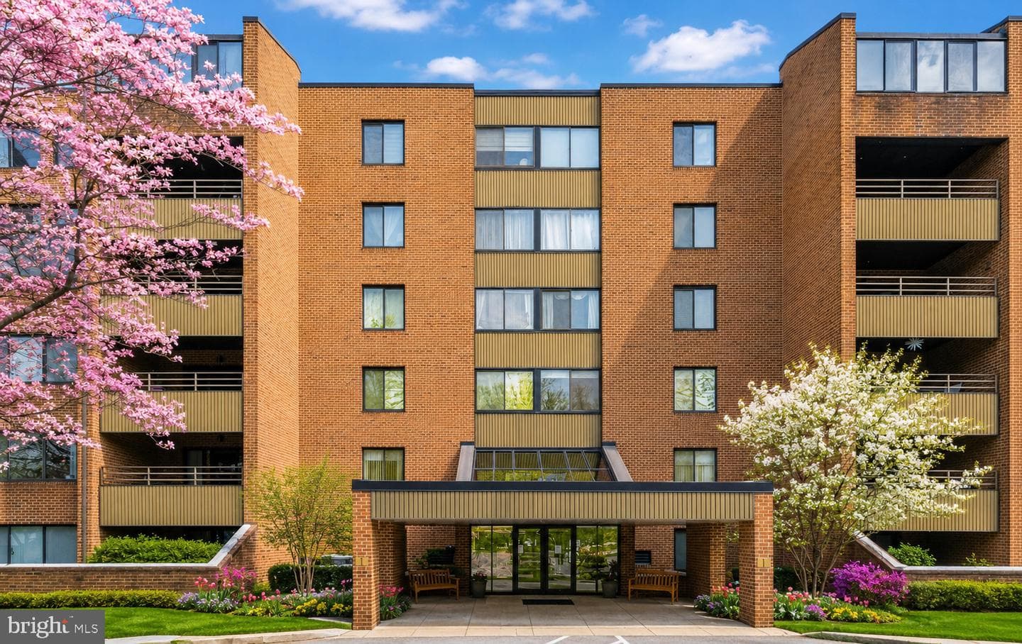 1 Southerly Court #305