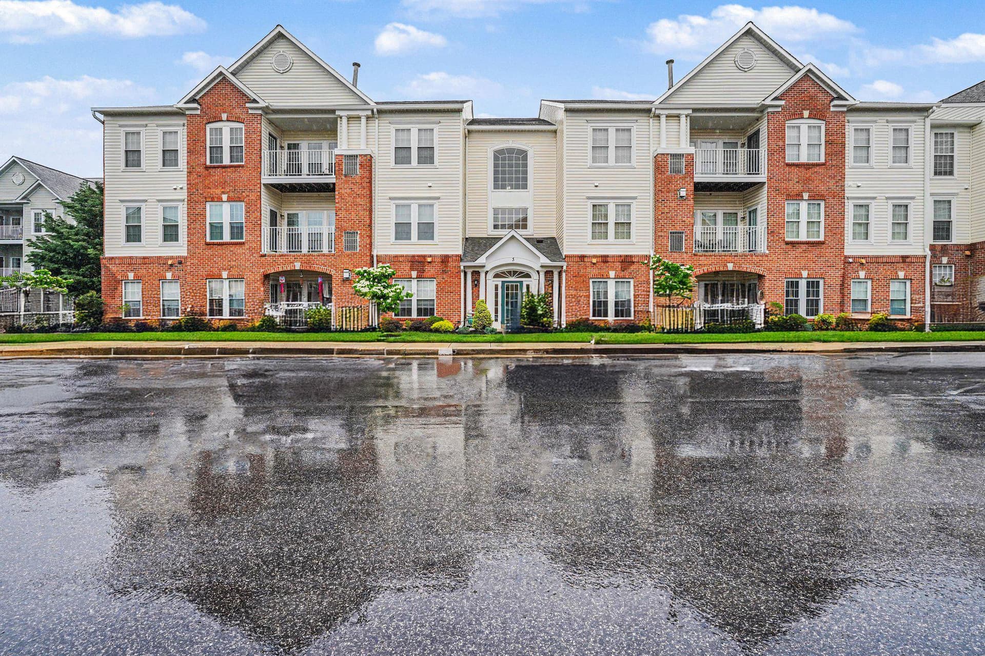 3 Brook Farm Court #3m