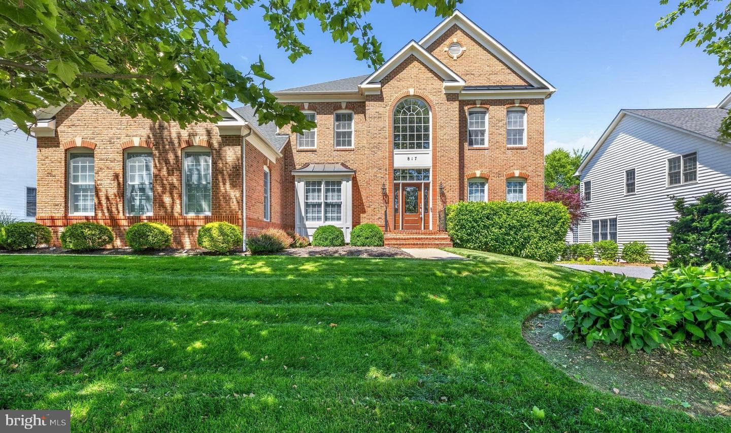 817 Stable Manor Road