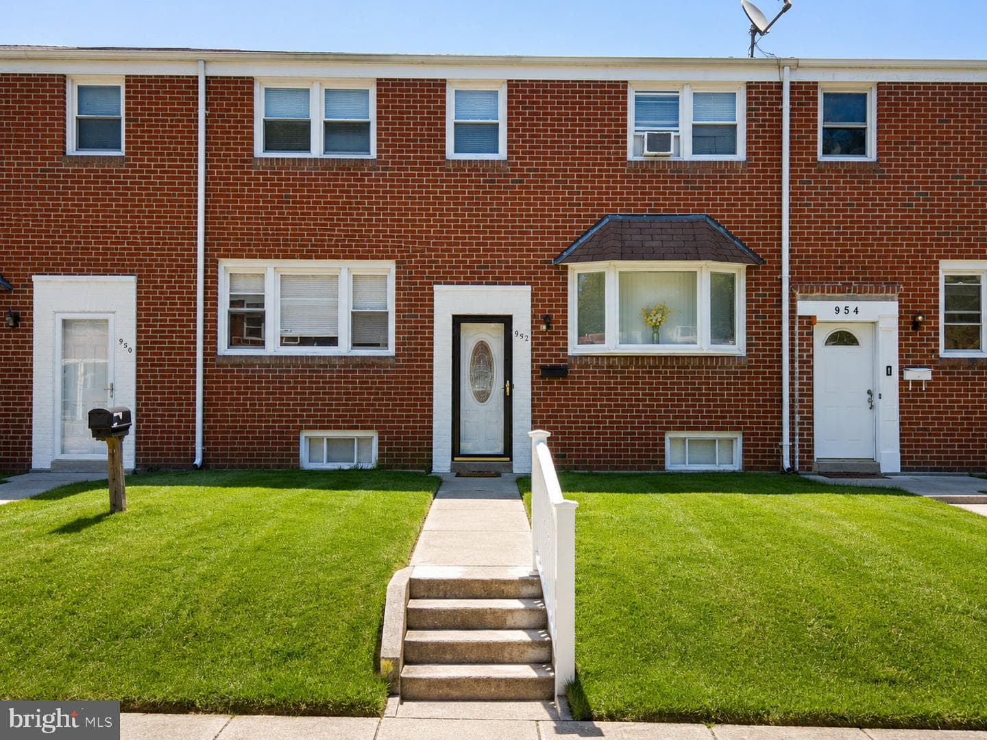 952 Circle Drive photo 1