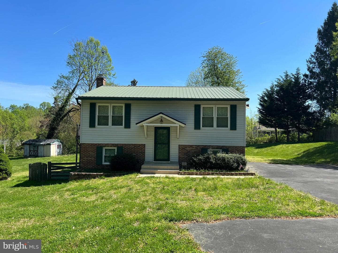2811 Glasgow Way photo 1