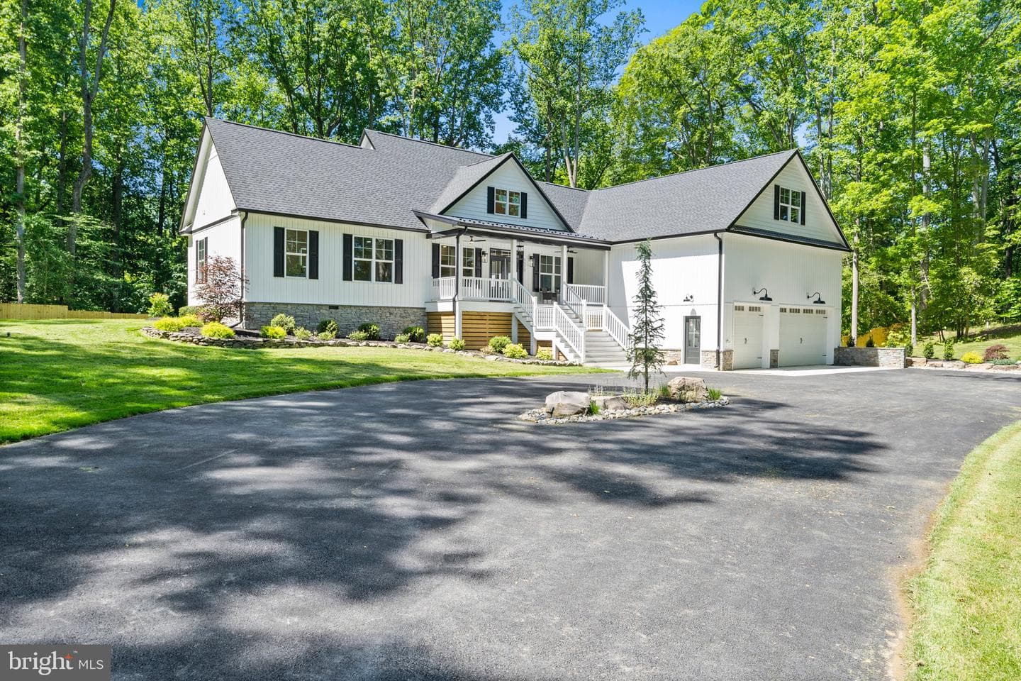 5570 Warren Drive photo 1