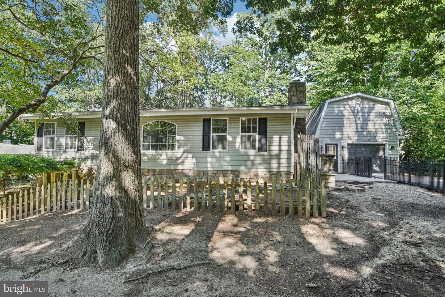 158 Thunderbird Drive photo 1