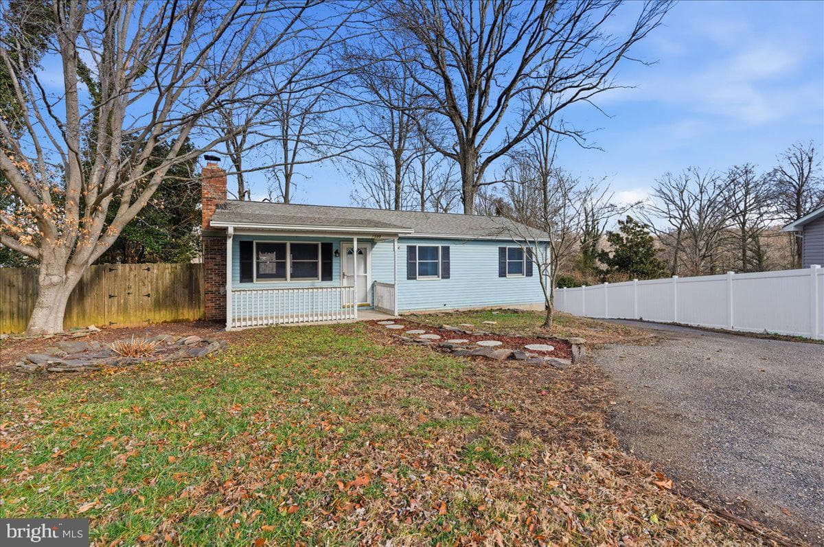 1380 Oakcrest Circle photo 1