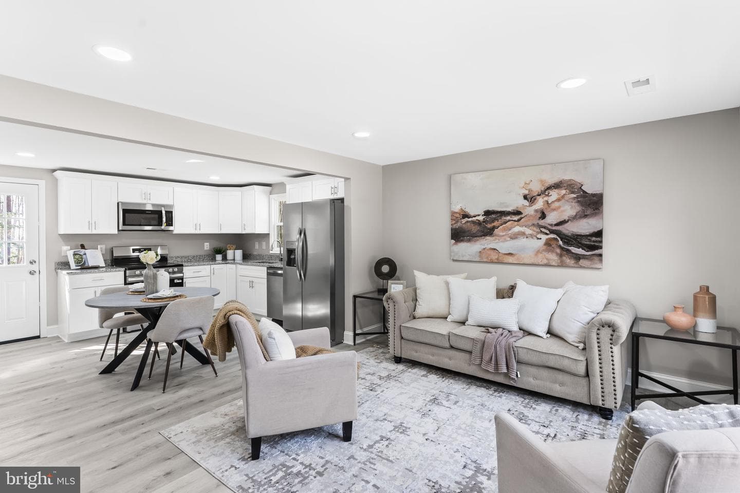 1207 Pinecrest Court